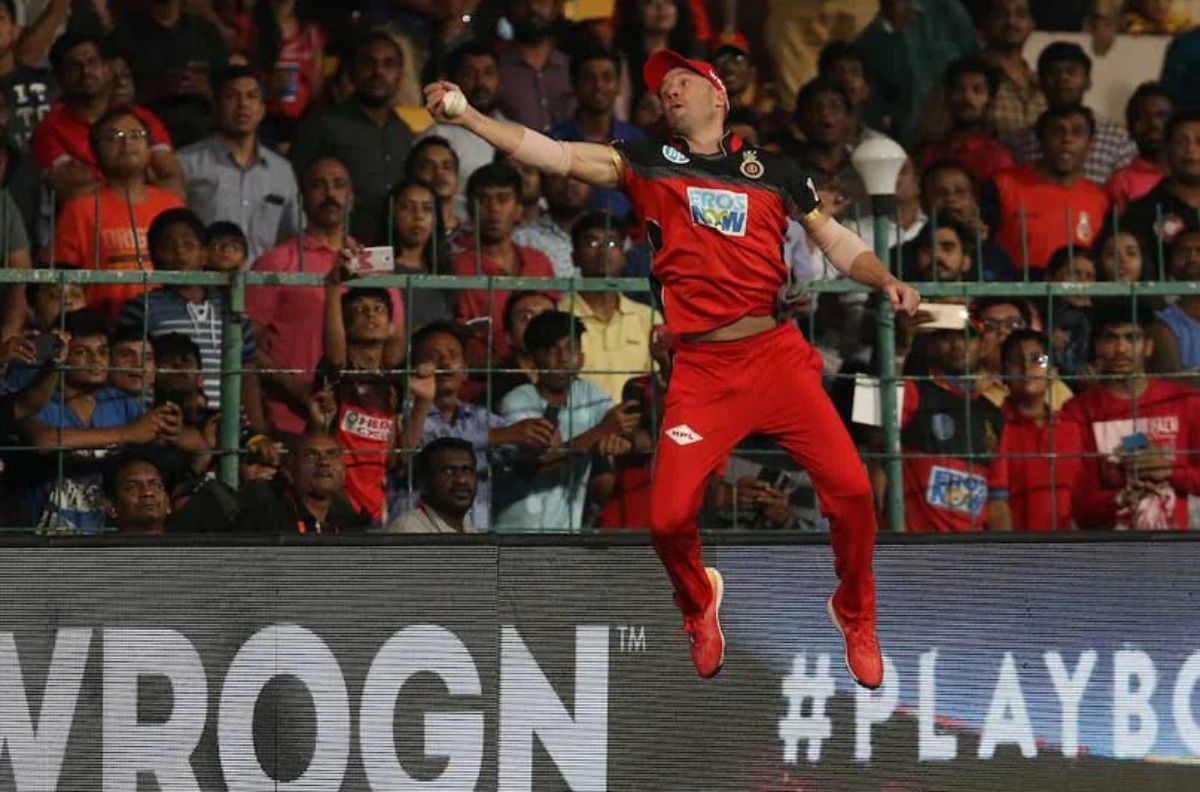 AB de Villiers pulls off a stunner. Pic: BCCI