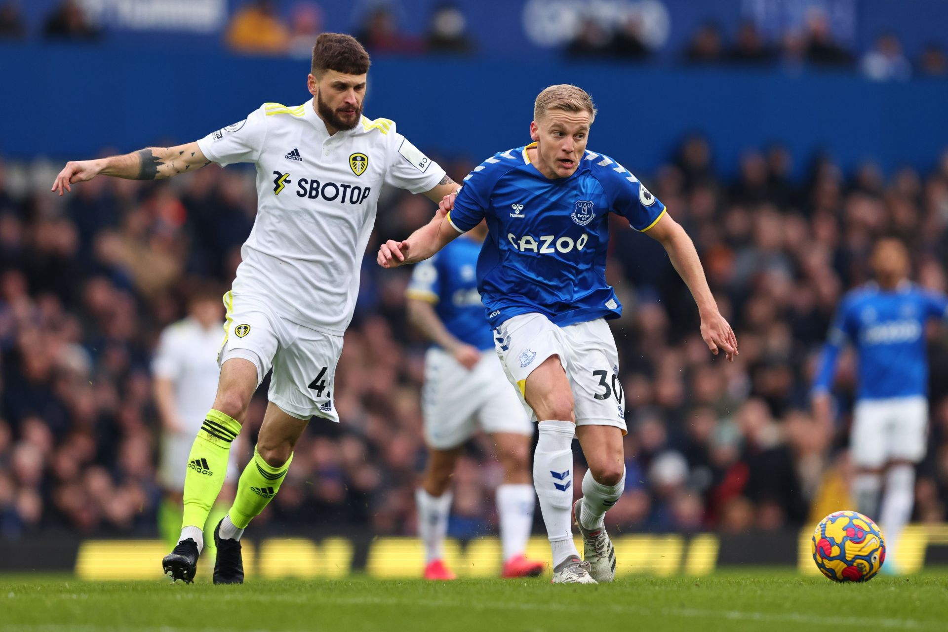 Both Everton and Leeds United are looking to avoid relegation from the Premier League