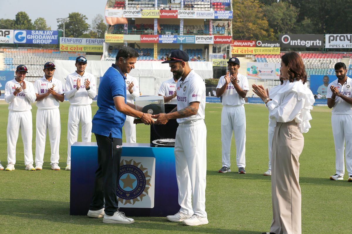 विराट कोहली को कैप देते राहुल द्रविड़ (Photo Credit - BCCI)