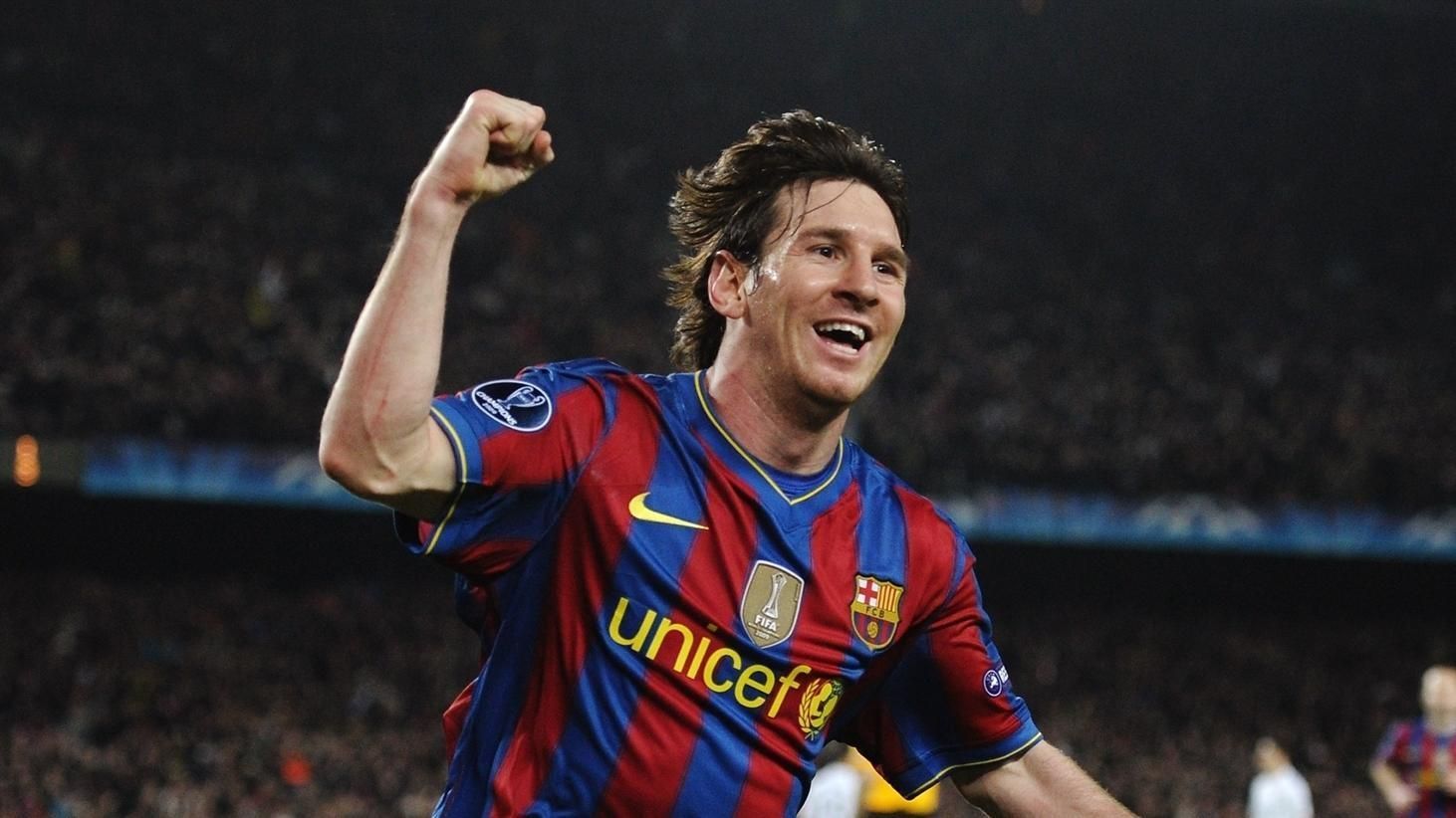 Lionel Messi scored 14 goals more than Cristiano Ronaldo in 2009-10