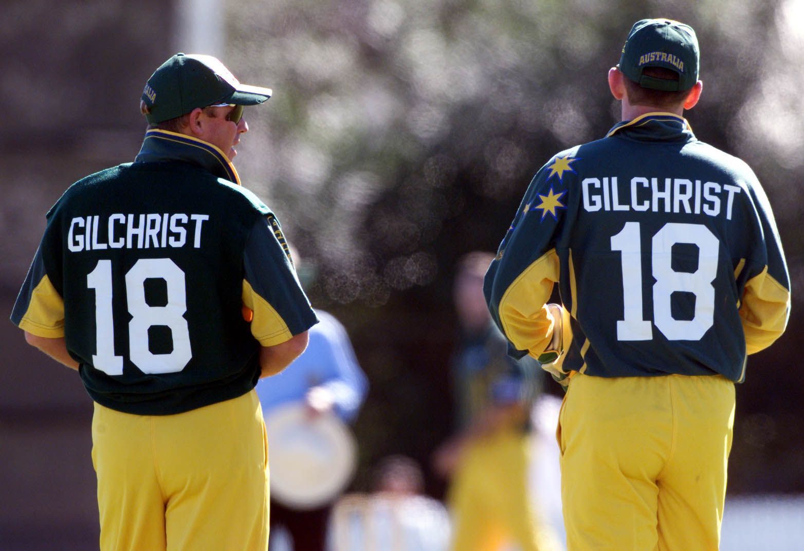 Shane Warne (left) and Adam Gilchrist (right), both wearing Gilchrist's shirt during a practice game. Pic: Getty Images