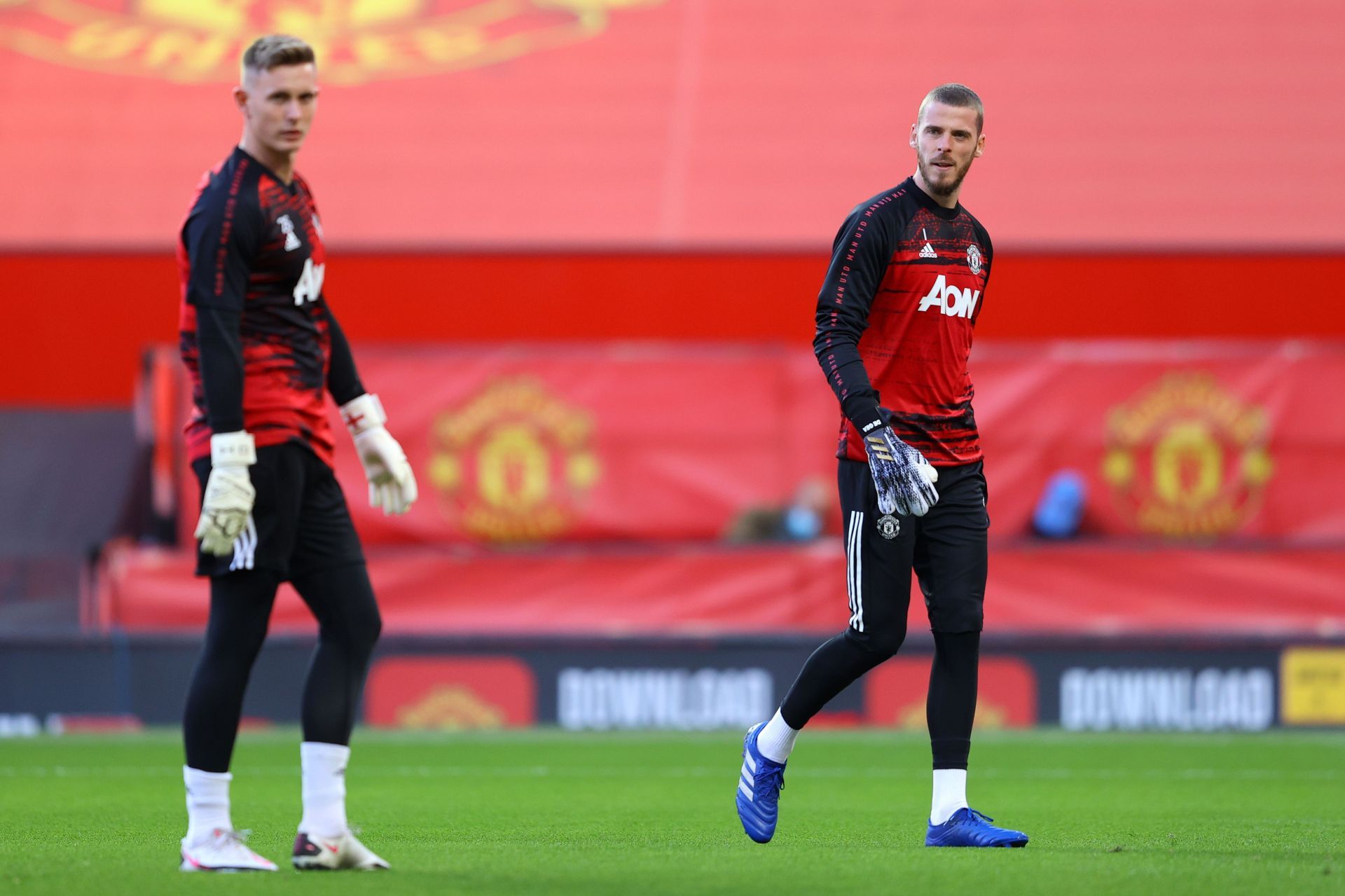 Dean Henderson (L) and David de Gea (R) in training for Manchester United.