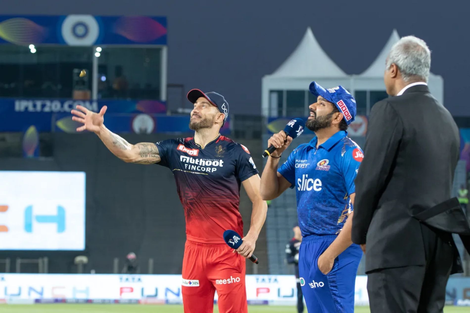 Faf du Plessis and Rohit Sharma keenly follow the coin during the toss for Match 18. RCB won the toss and the match as well.