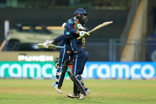 Rahul Tewatia and Rashid Khan celebrate Gujarat’s thrilling win over Hyderabad. Pic: IPLT20.COM