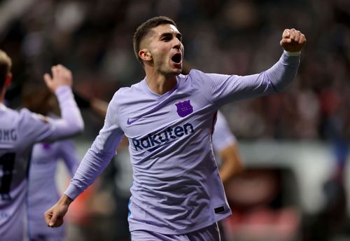 Ferran Torres celebrates Barcelona's equalizer against Eintracht Frankfurt