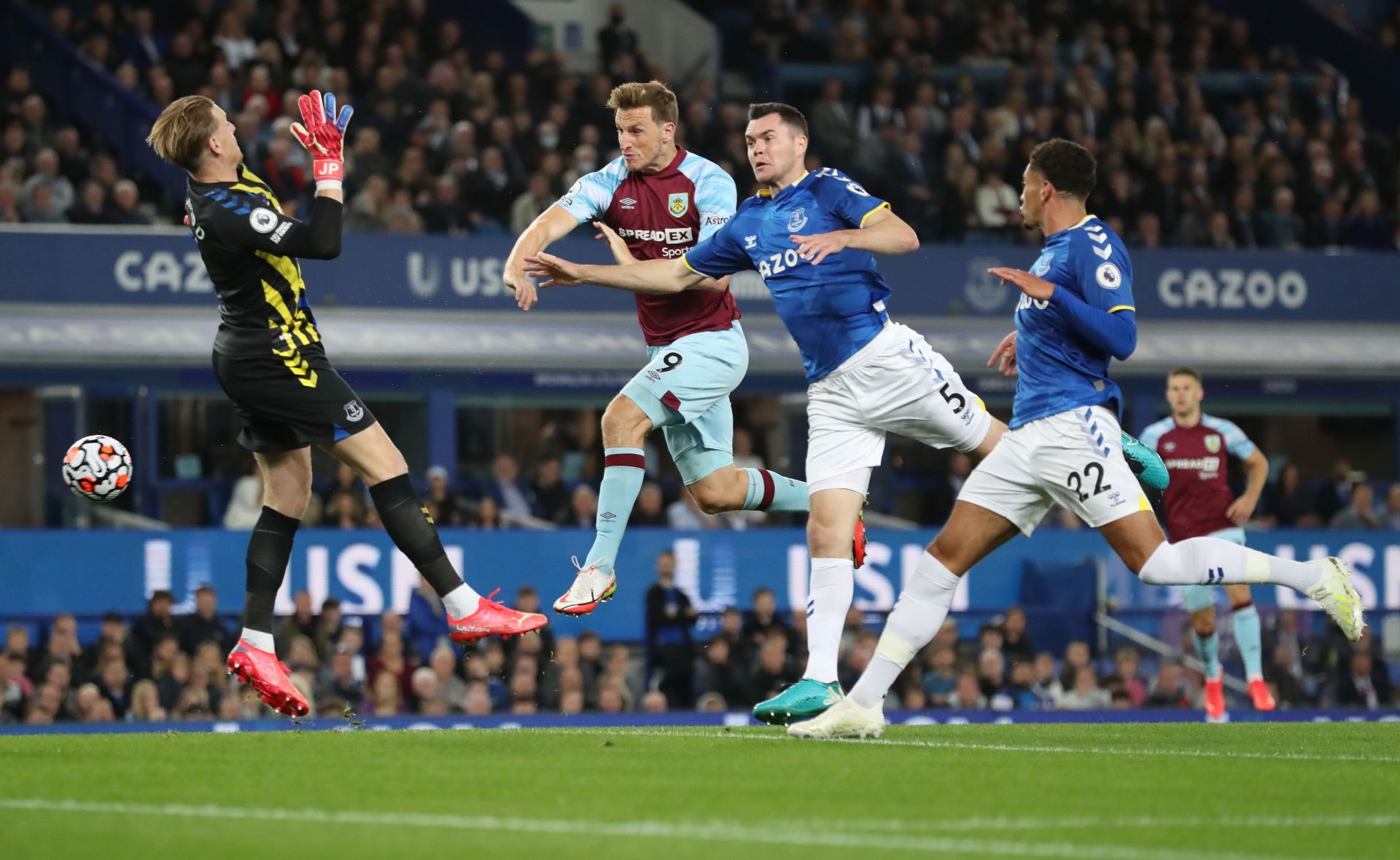 Everton v Burnley - Premier League