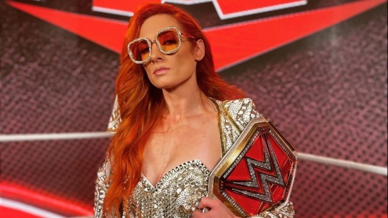 WWE सुपरस्टार बैकी लिंच ने मस्ती भरे अंदाज में साथी रेसलर पर अटैक किया