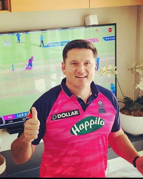 Former South African captain Graeme Smith dons his former IPL franchise Rajasthan Royals' jersey [Image- Screengrab/Insta]