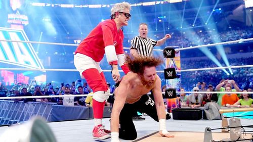 Johnny Knoxville defeated Sami Zayn on Night 2 of WrestleMania 38