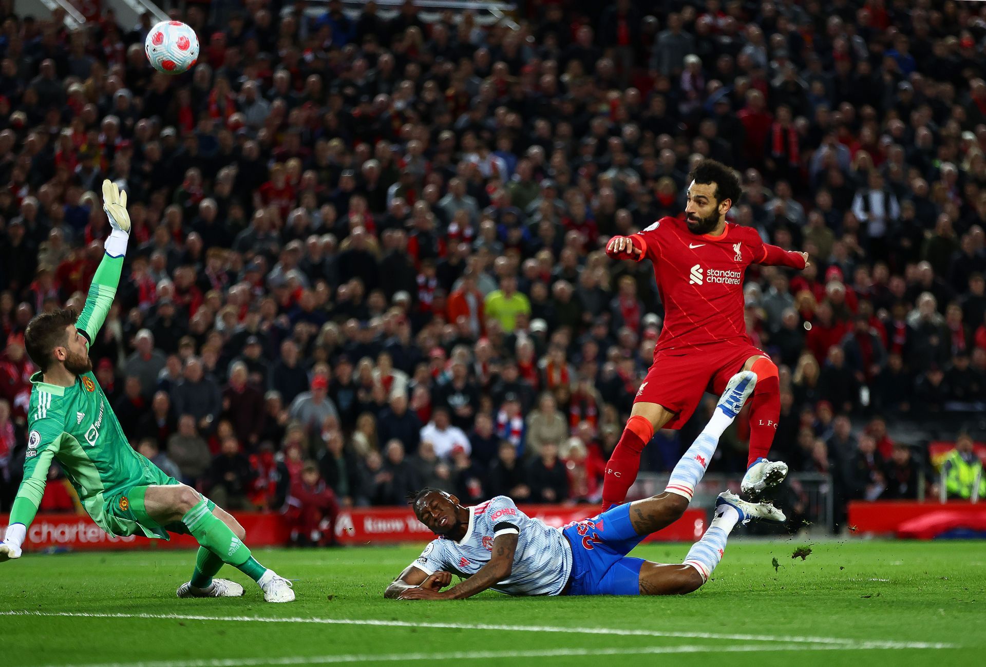 Mohamed Salah in action against David de Gea