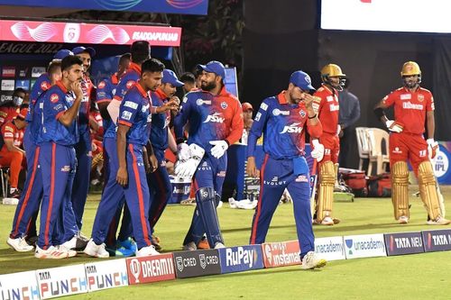 Rishabh Pant with his teammates. (Credits: Twitter)