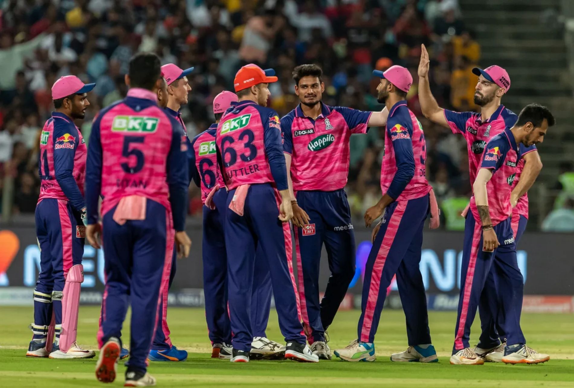 Kuldeep Sen celebrates a wicket with RR teammates. Pic: IPLT20.COM