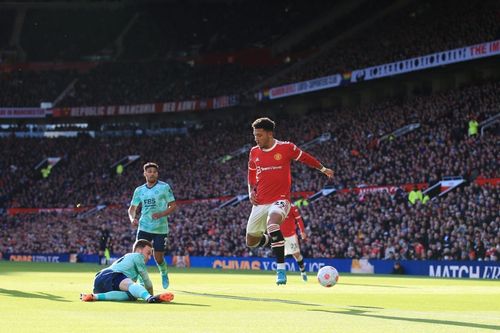 Manchester United were held to a 1-1 draw by Leicester City