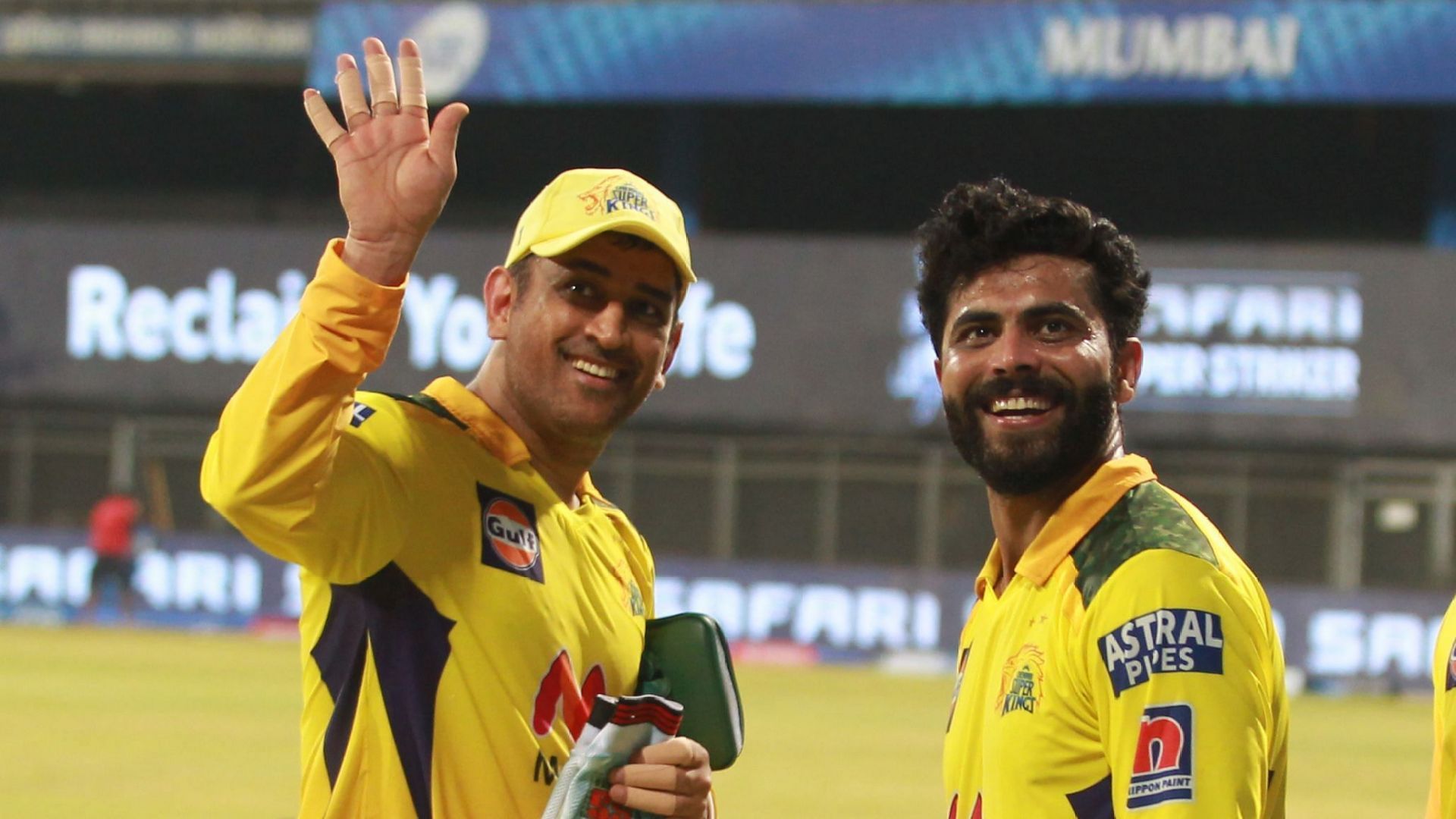MS Dhoni (L) will captain CSK once again