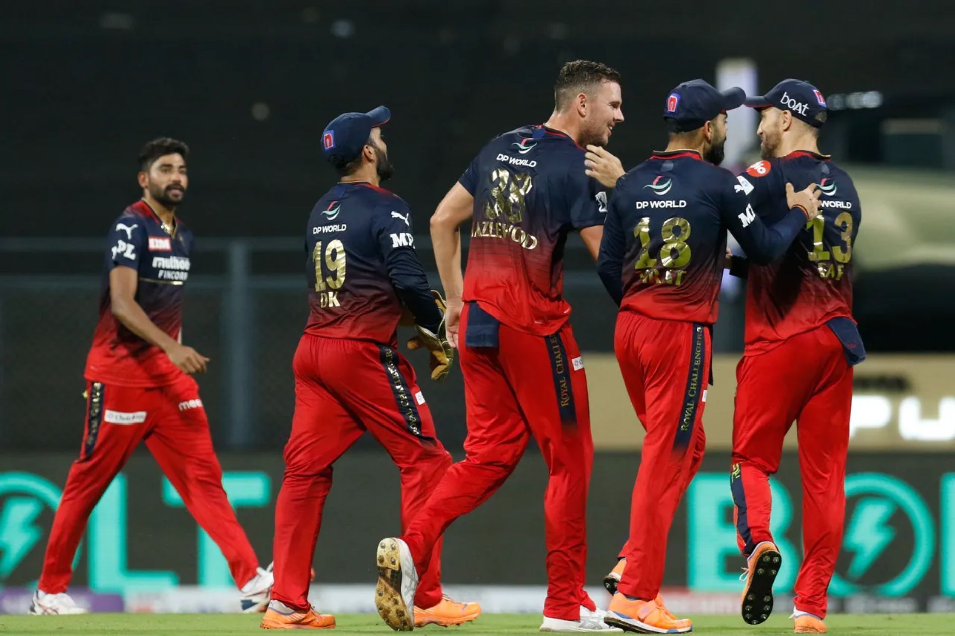 Bangalore players celebrate a wicket against Delhi. Pic: IPLT20.COM