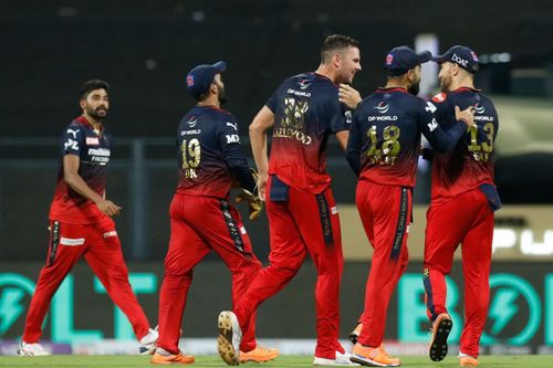 Bangalore players celebrate a wicket against Delhi. Pic: IPLT20.COM