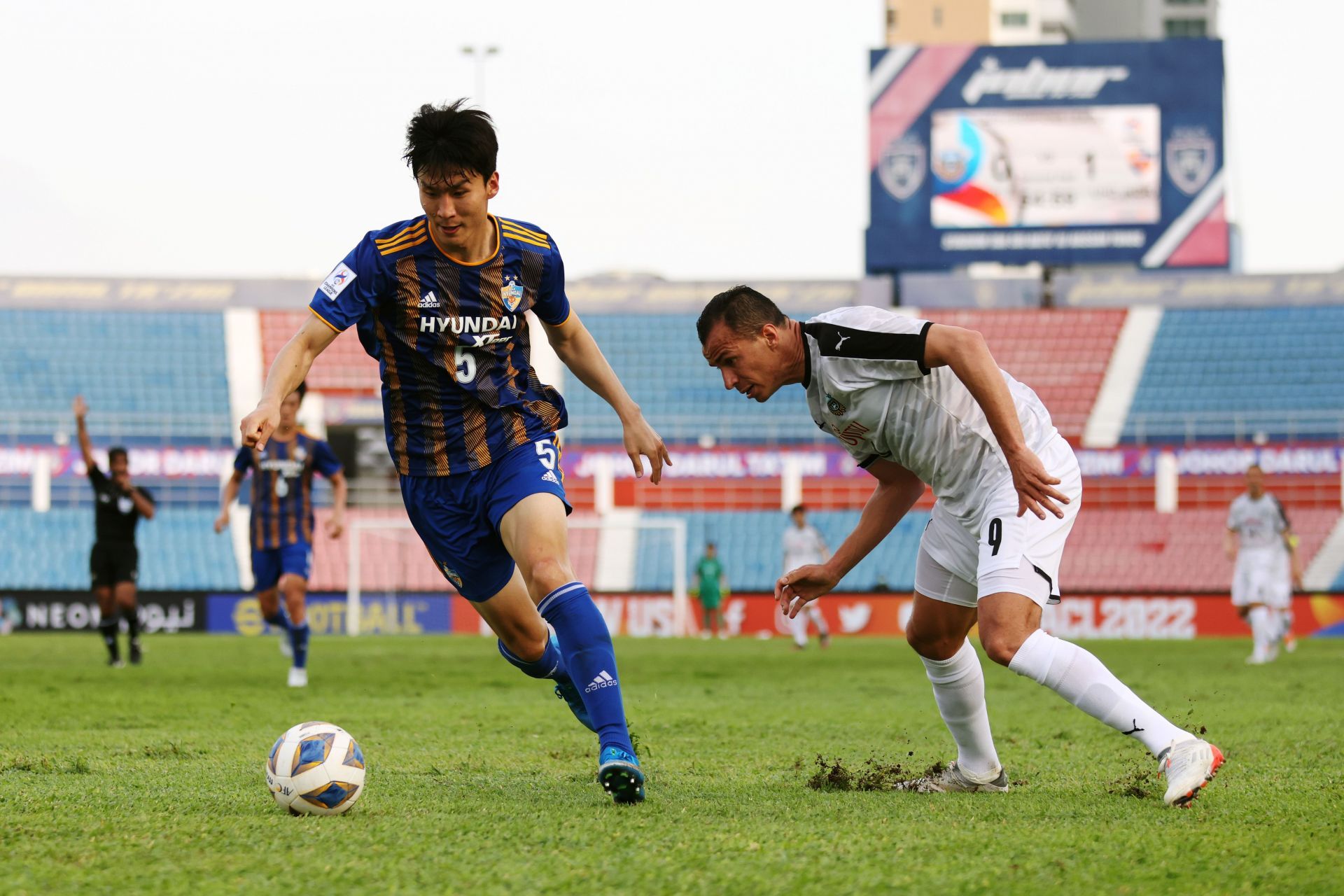 Ulsan and Kawasaki Frontale square off in a crucial AFC Champions League fixture on Wednesday