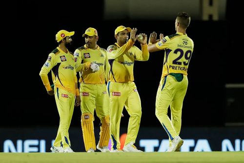 Chennai Super Kings celebrate a wicket. Pic: IPLT20.COM