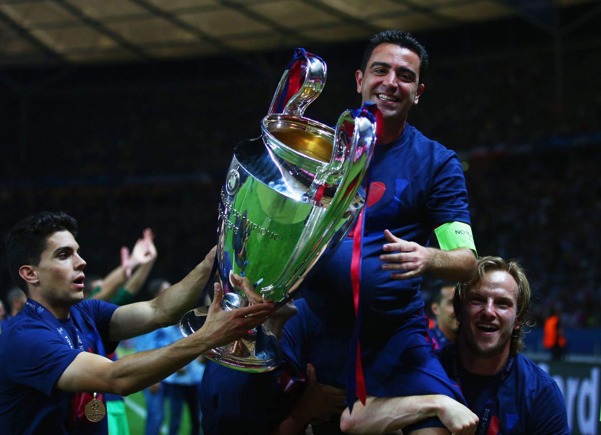 Xavi celebrating after winning the 2015 Champions League trophy