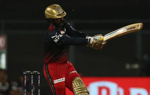 Dinesh Karthik. in action for RCB (Image source: IPLT20.com)