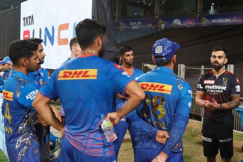 Virat Kohli with MI youngsters (PC: IPL)