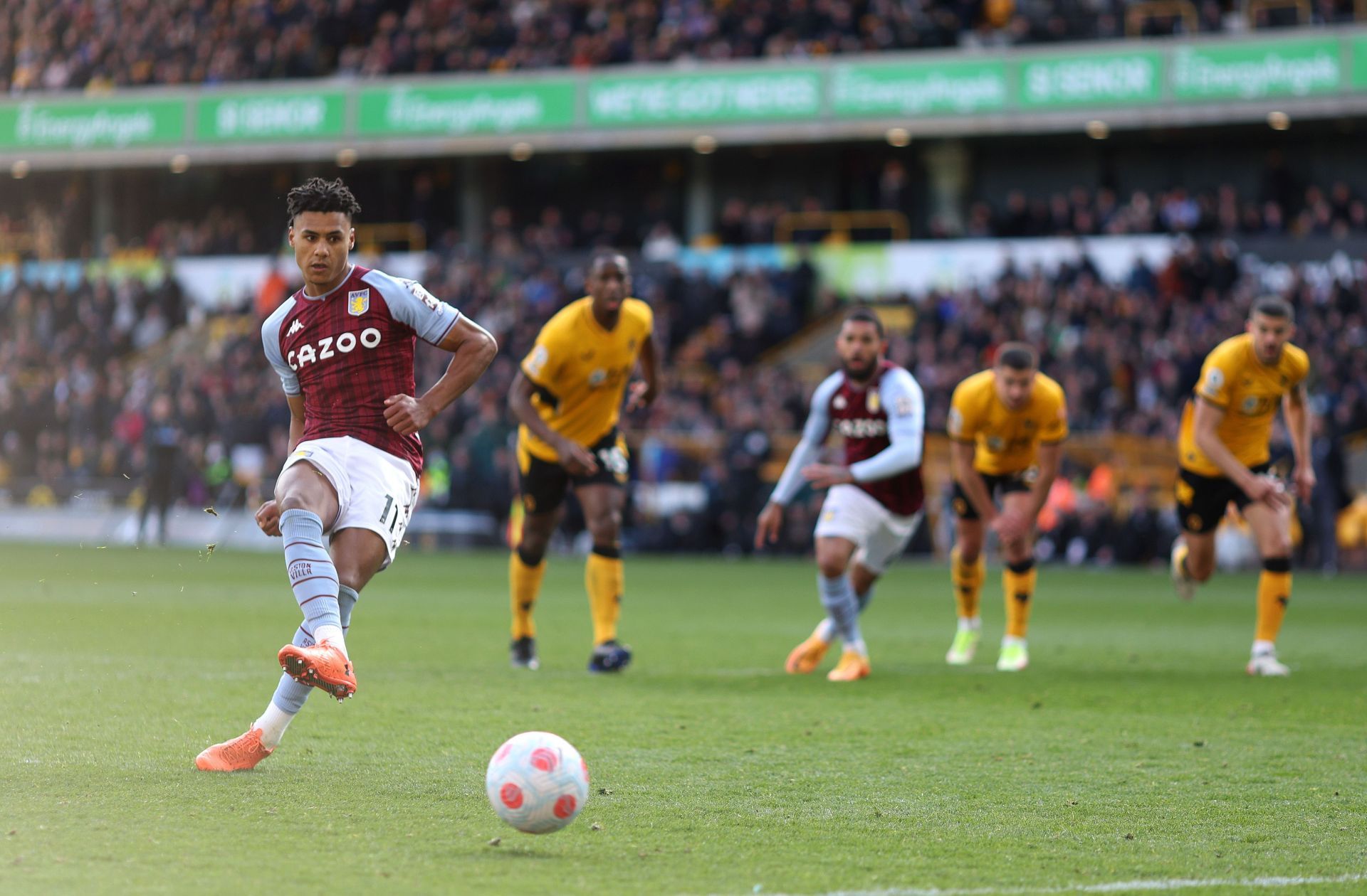 Wolverhampton Wanderers v Aston Villa - Premier League