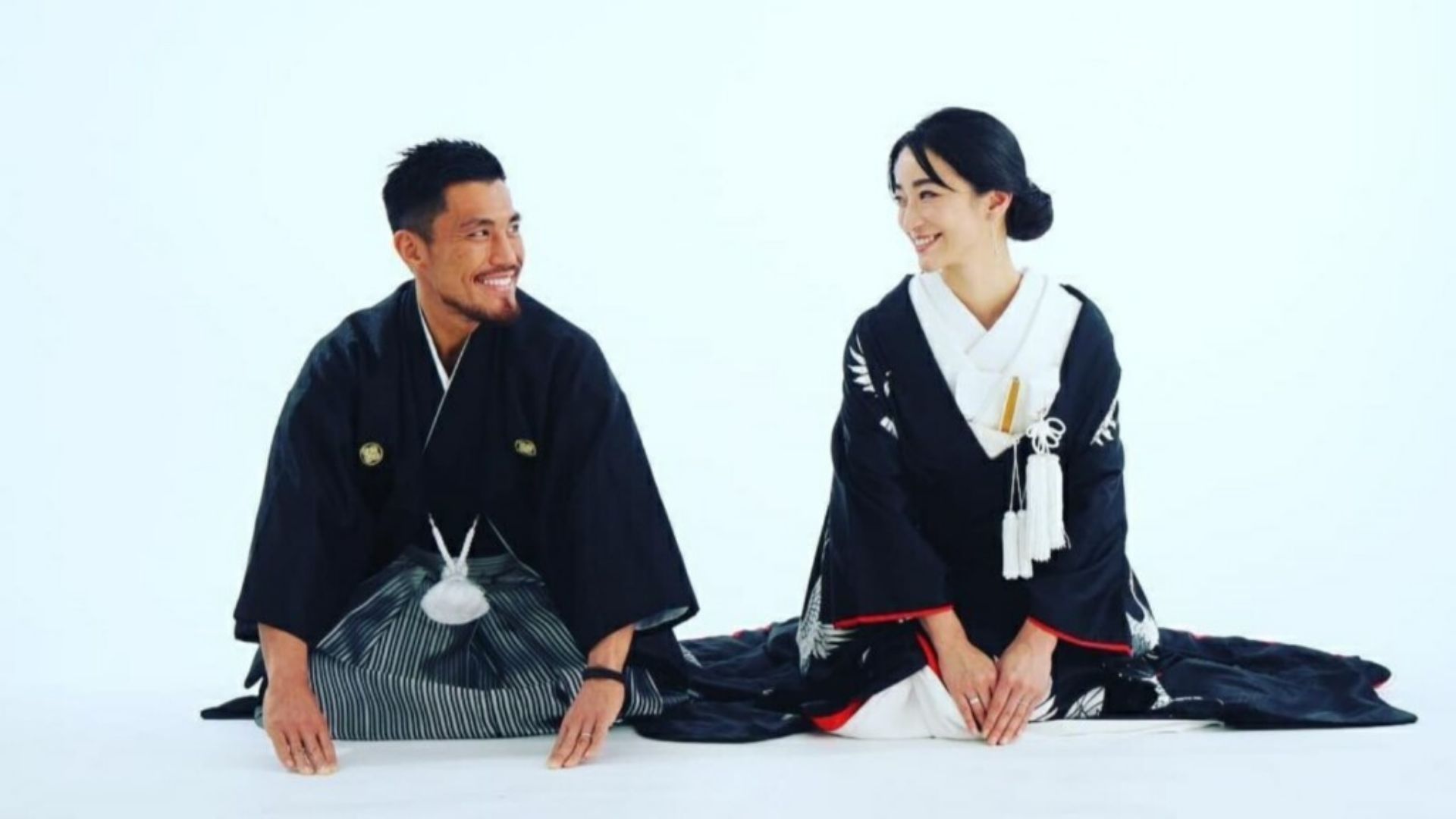 Akira Tozawa is seemingly married in real life.