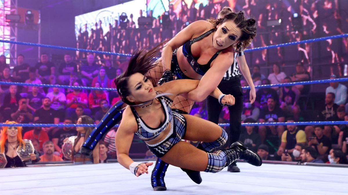 Roxanne Perez in action against Jacy Jayne