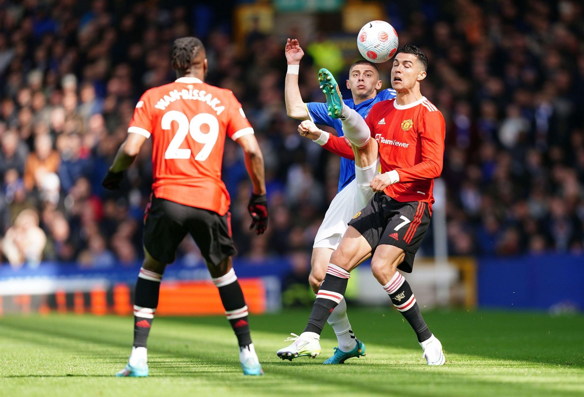 Manchester United suffered a 1-0 defeat at the hands of Everton in the Premier League