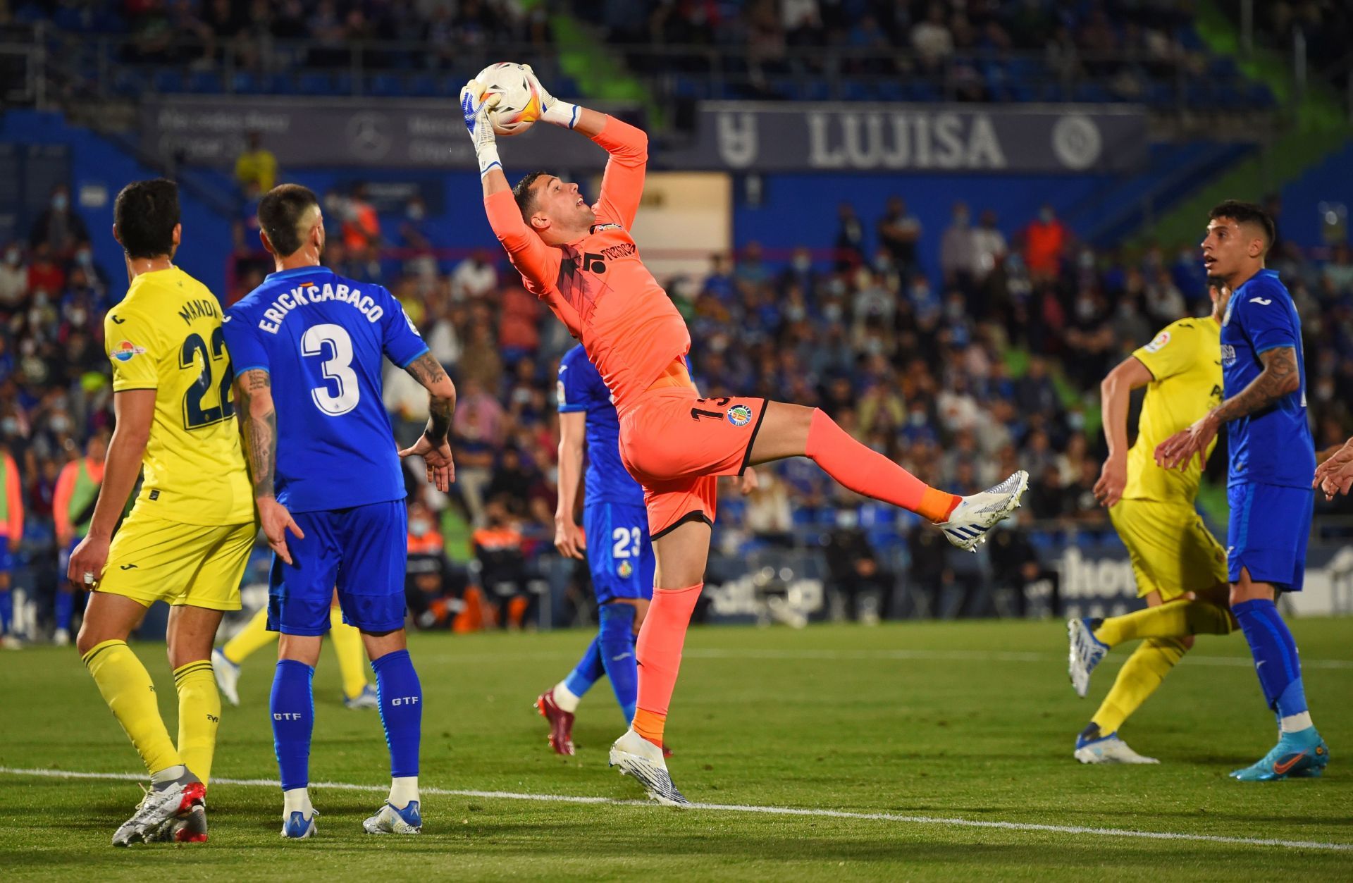 Geronimo Rulli (C, #13) pictured in La Liga action