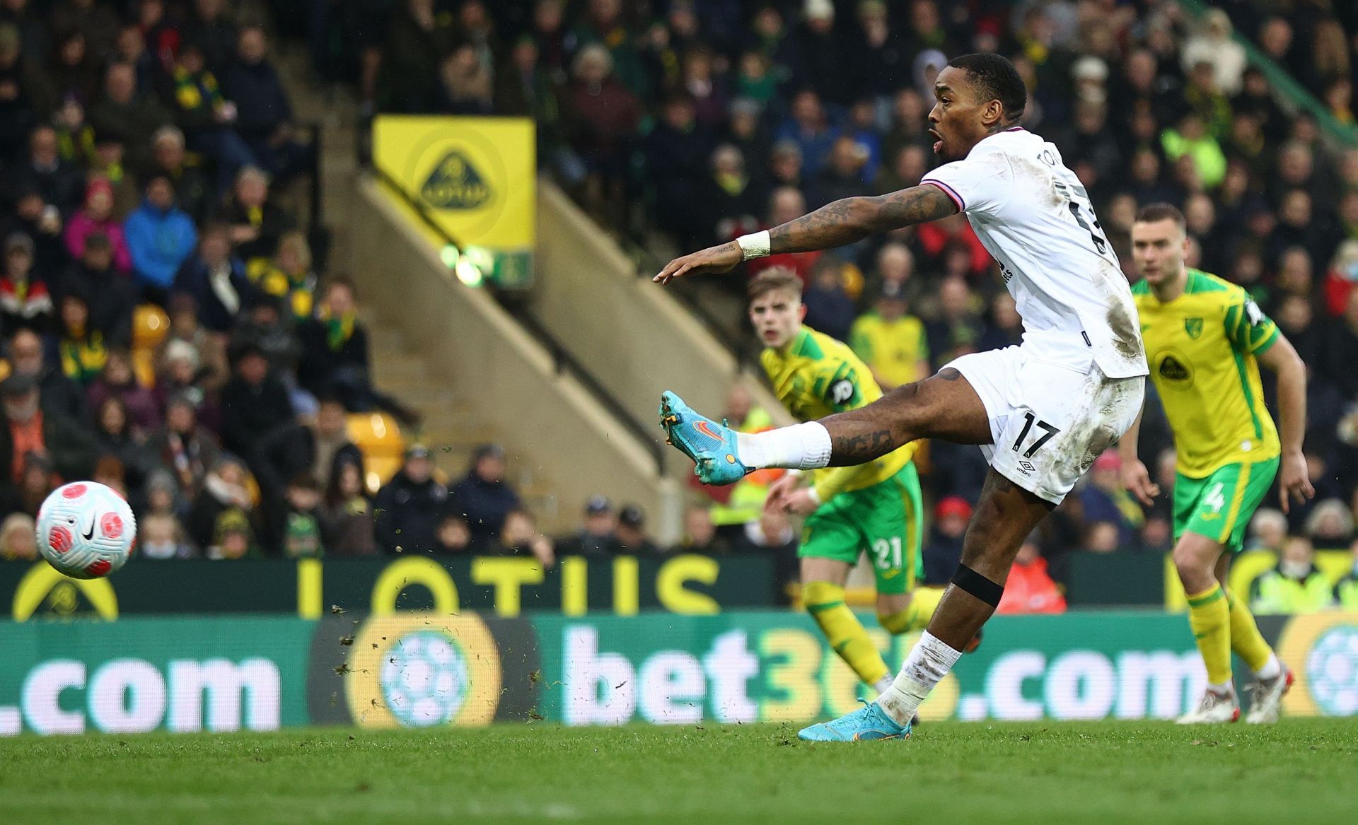 Ivan Toney scored two penalties to help Brentford overcome Norwich