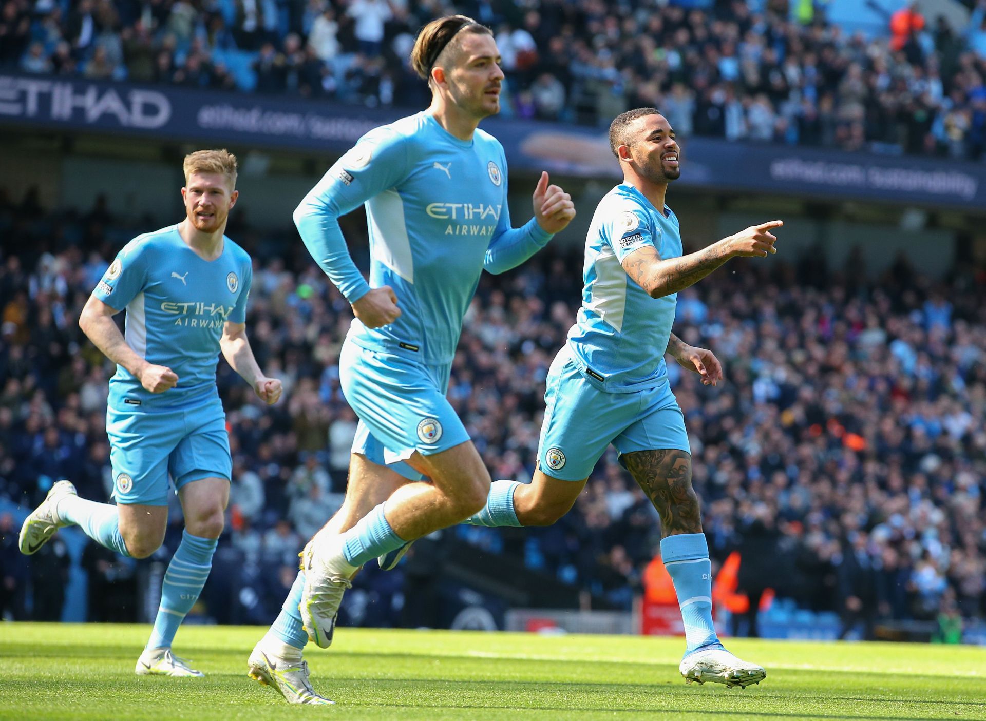 Kevin de Bruyne (back) celebrates after setting up a goal for Gabriel Jesus.