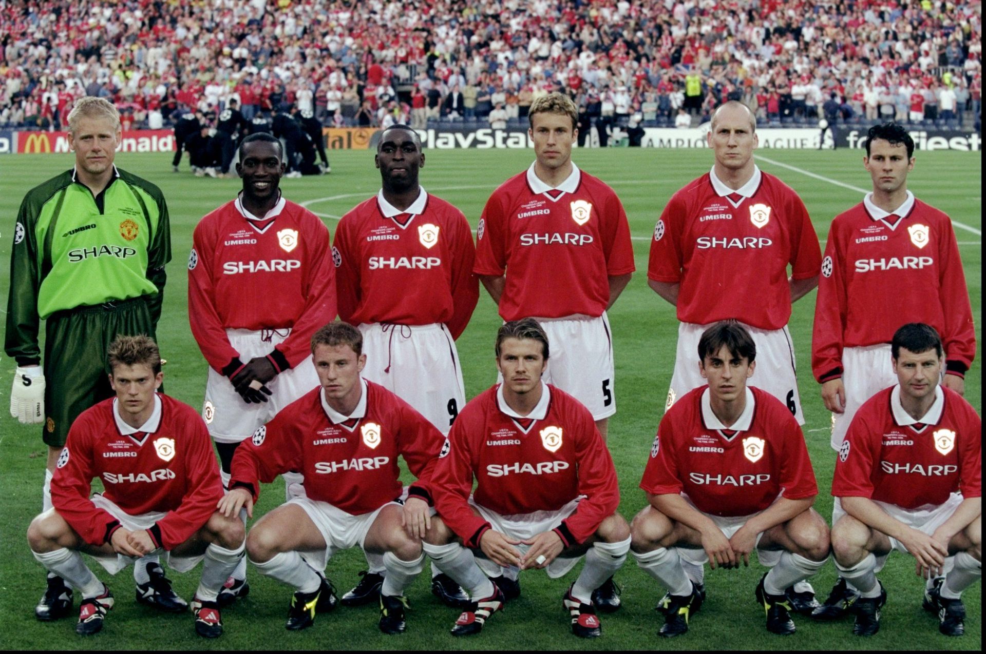 The Manchester United team that won the 1998-99 Premier League title