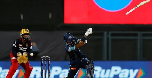 Hardik Pandya's bat flew off his hand (Credit: BCCI/IPL).