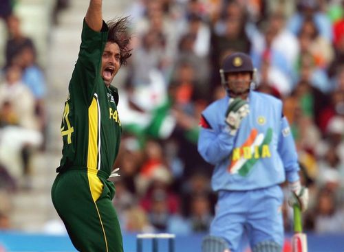 Shoaib Akhtar appeals for the wicket of Mohammad Kaif during the 2004 Champions Trophy. Pic: Getty Images