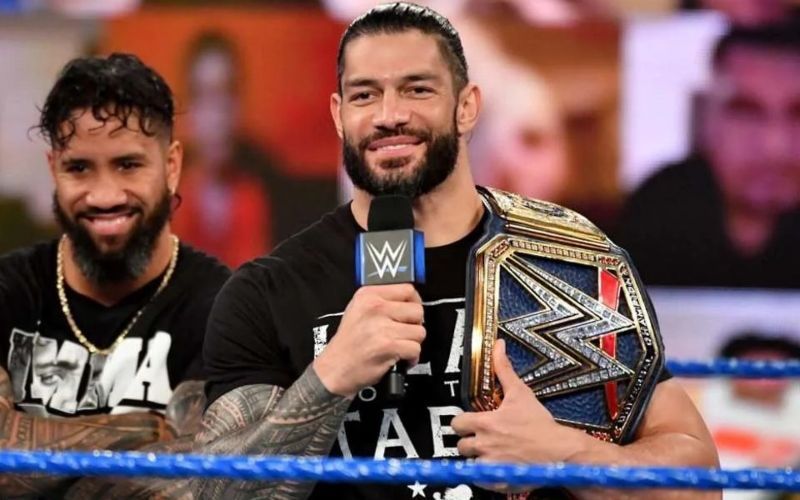 WWE सुपरस्टार ने रोमन रेंस पर तंज कसा