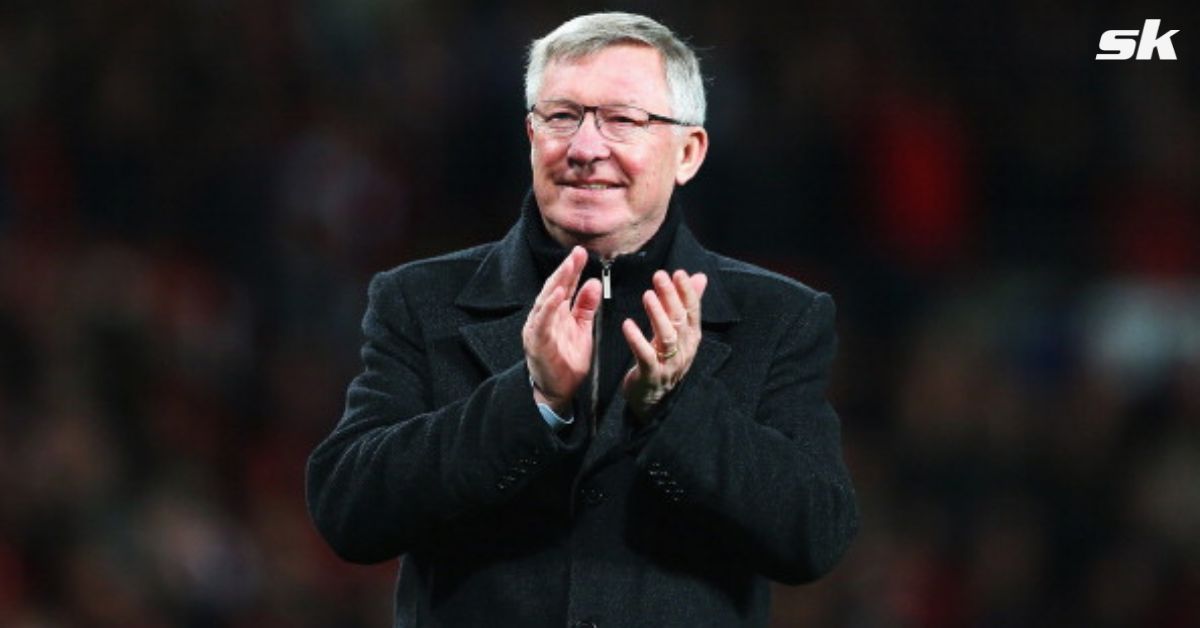 Sir Alex Ferguson offers advice to United assistant