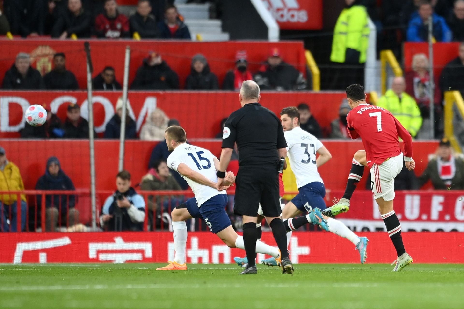 Manchester United v Tottenham Hotspur - Premier League