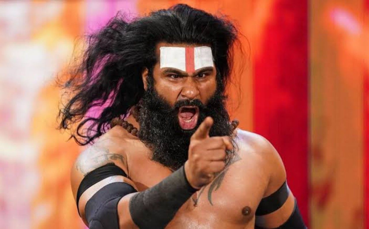 वीर महान वर्तमान समय में WWE Raw का हिस्सा हैं