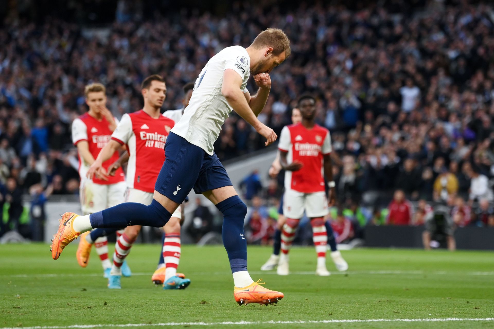 Harry Kane celebrates his first opener against the Gunners on Thursday