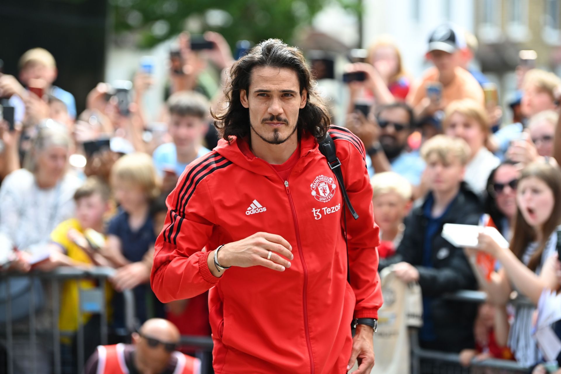 Edinson Cavani departs Manchester United this summer