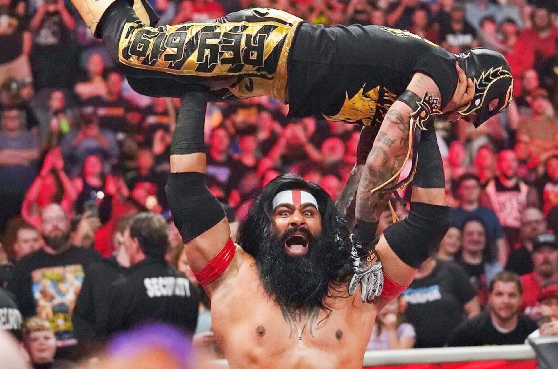 WWE Raw में वीर महान का सैगमेंट देखने को मिला था