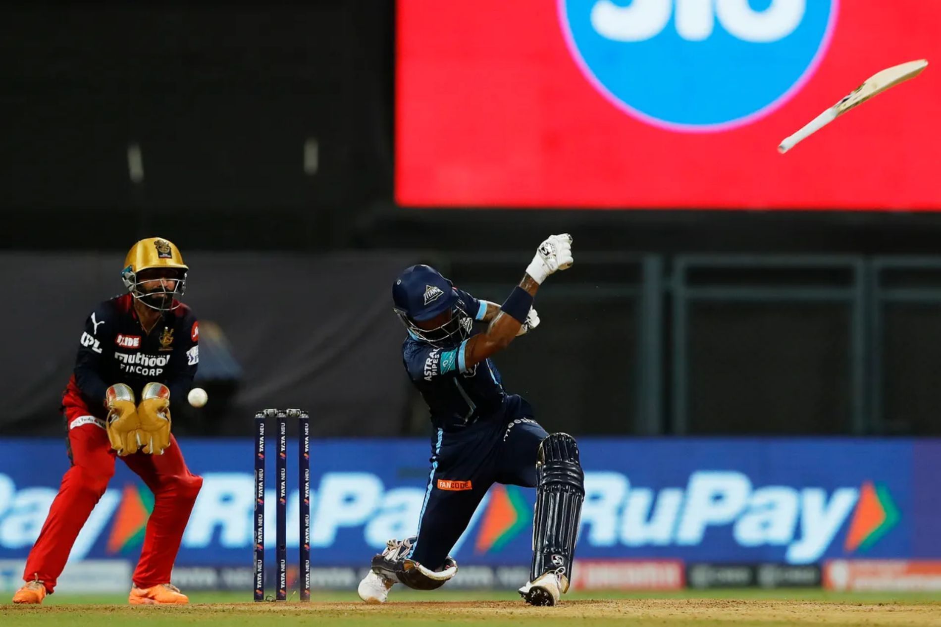 GT skipper Hardik Pandya loses his bat against RCB.