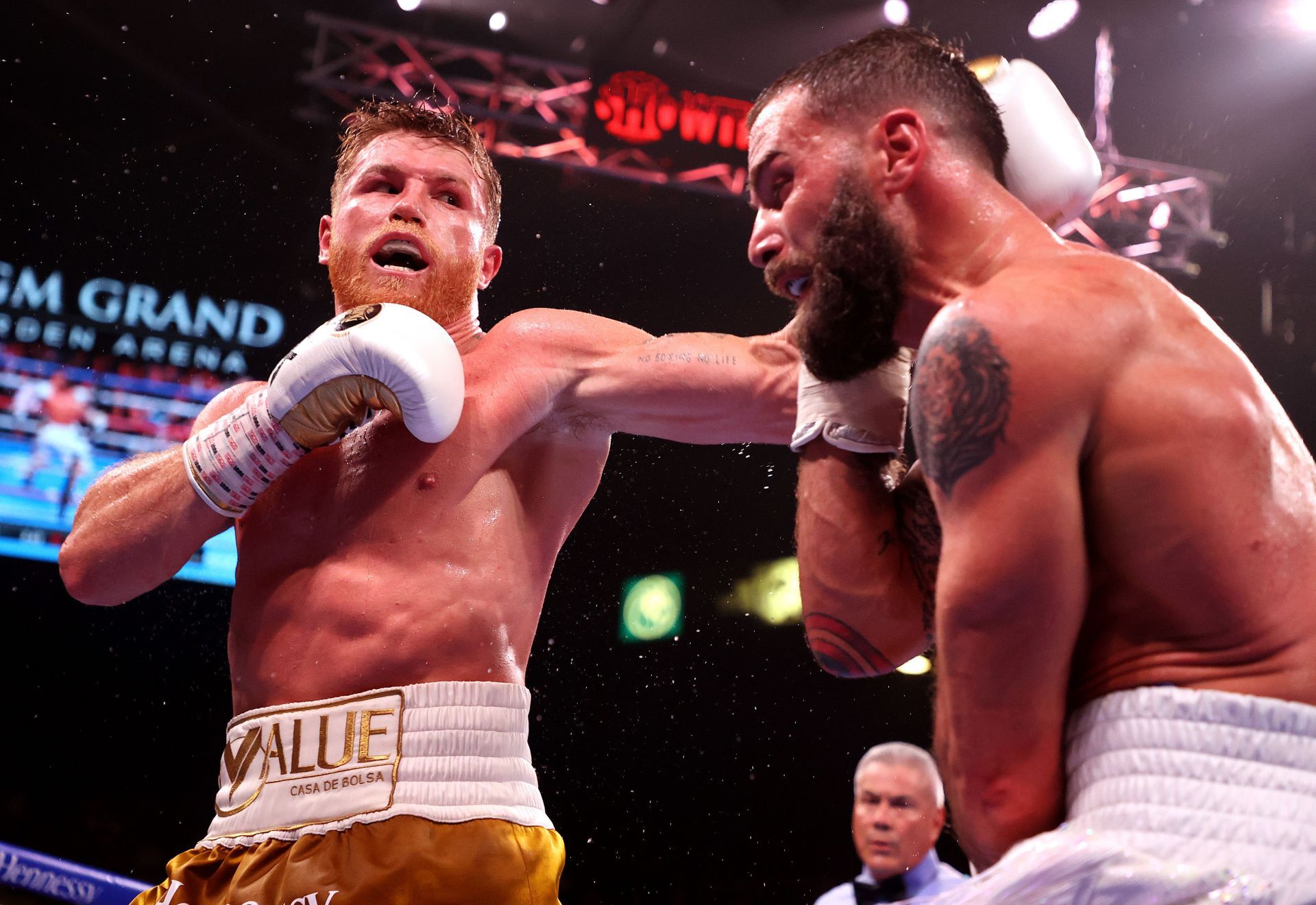 Canelo Alvarez v Caleb Plant