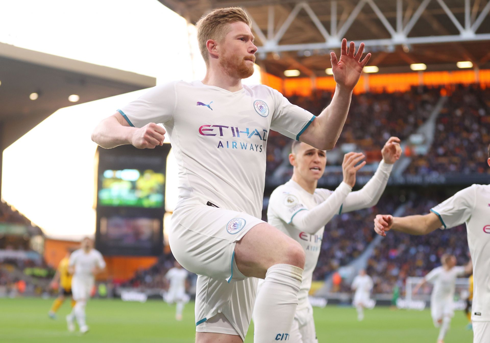 Kevin De Bruyne (C) celebrates his hat-trick