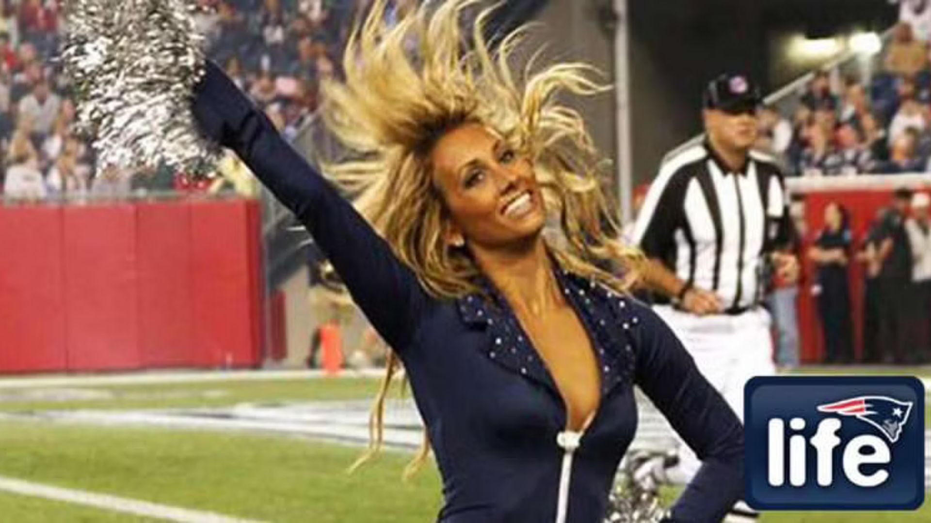 Carmella was turning heads on the sidelines for the World Champion New England Patriots.
