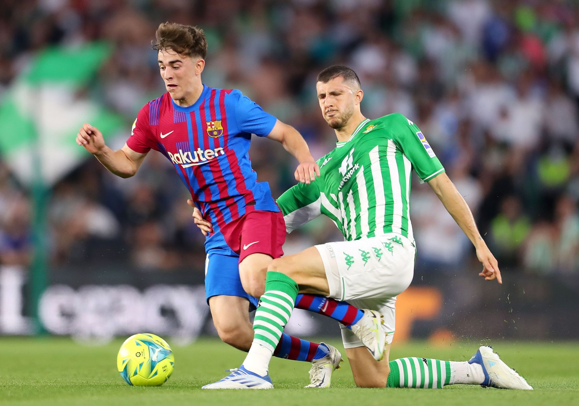 Guido Rodriguez in action against Barcelona.