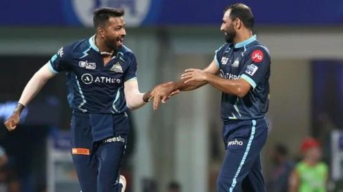 Hardik Pandya (L) and Mohammad Shami in action for GT in IPL 2022. (P.C.:iplt20.com)