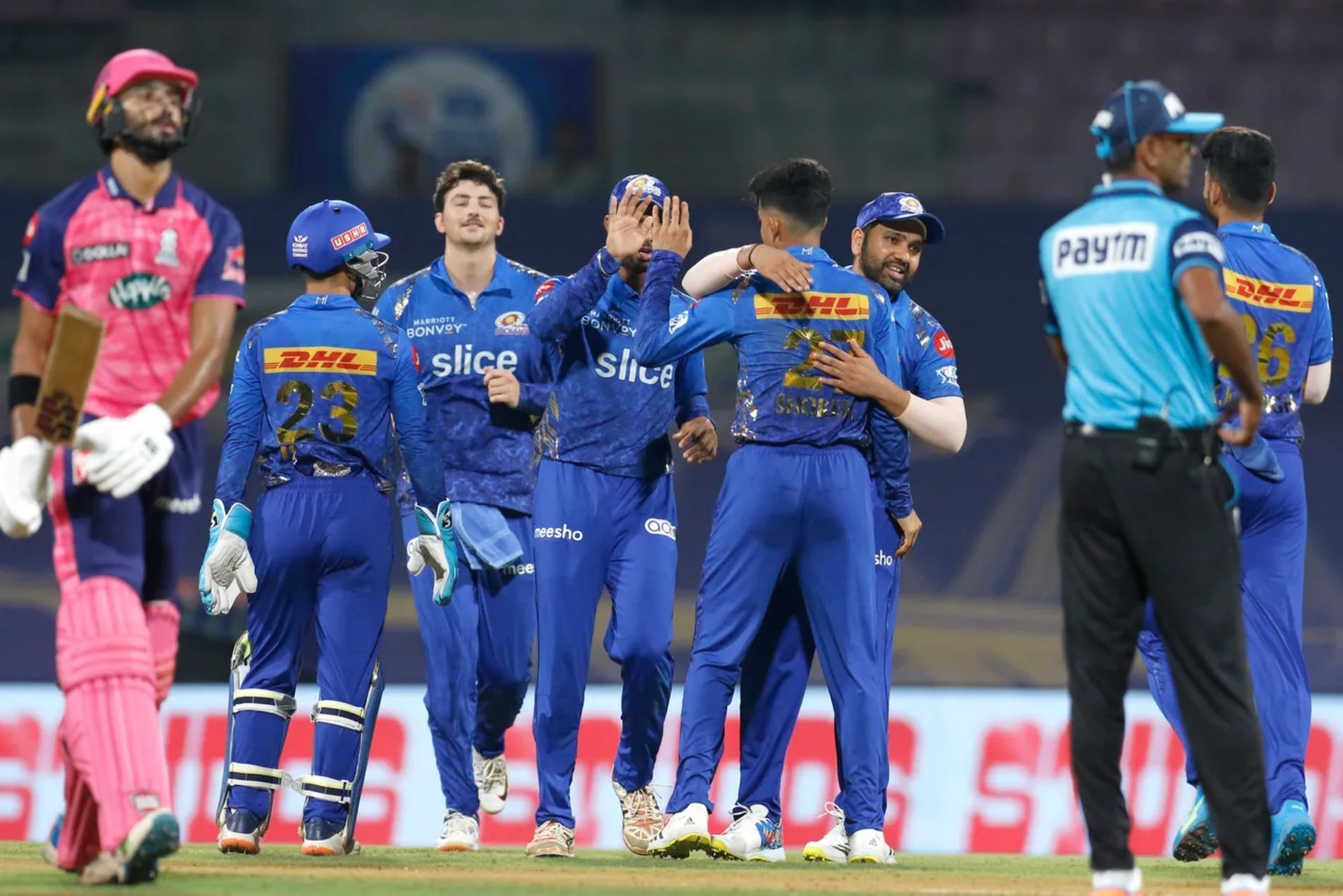 Mumbai Indians celebrate a wicket against Rajasthan Royals. Pic: IPLT20.COM