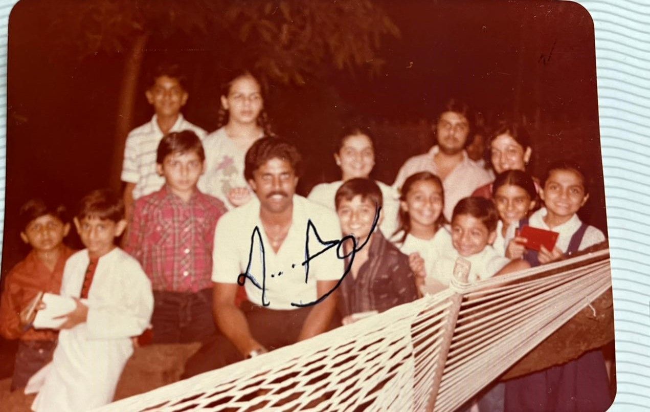Kapil Dev signed his old picture on the request of Ritika Thaker. (Pic credit: Rahul Thaker)